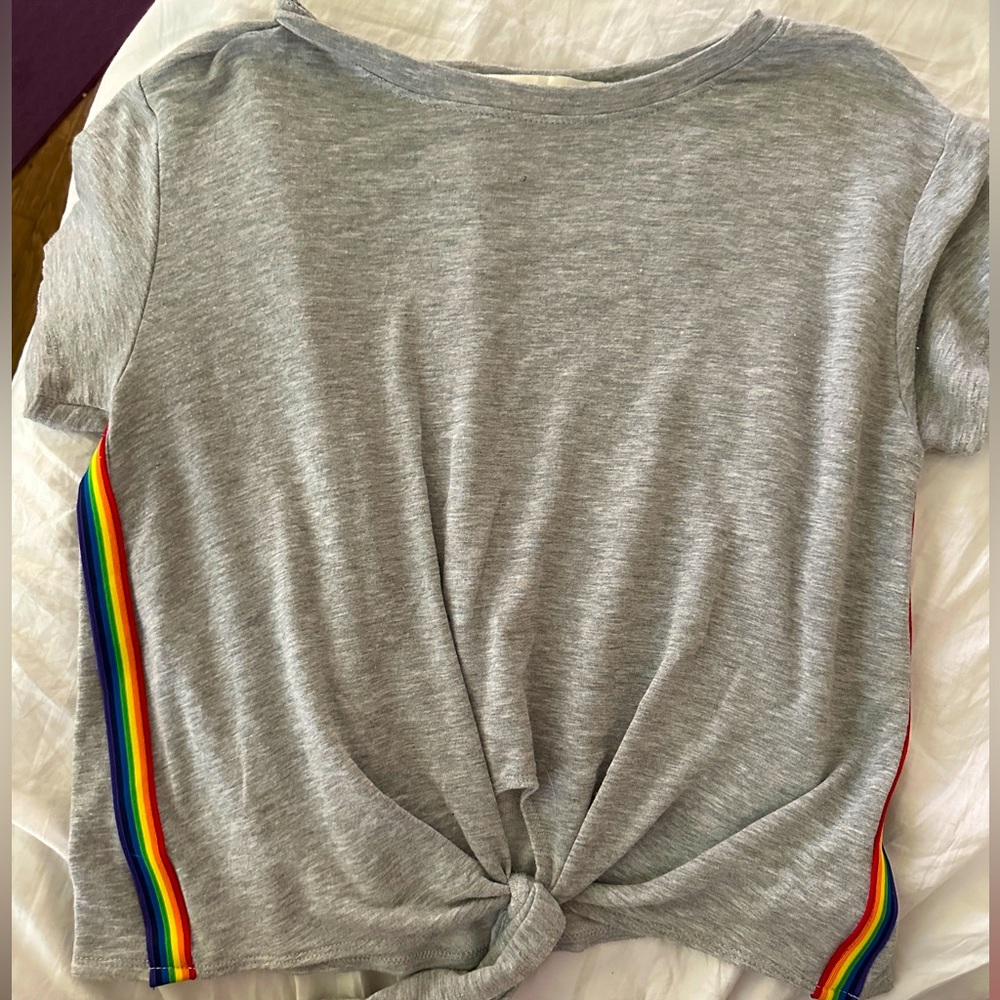 Grey T-shirt w/rainbow stripe